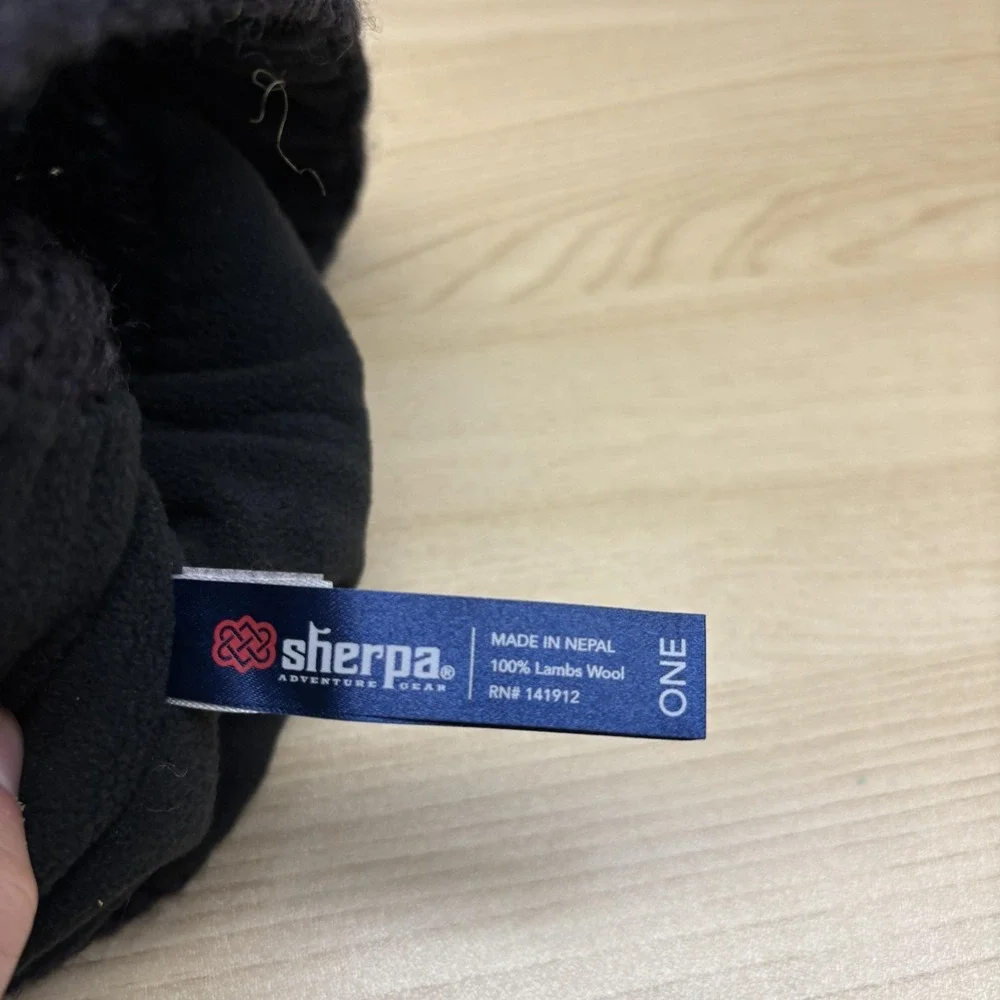 Sherpa Adventure Gear Hat Womens One Size Black Wool Fleece Lined Beanie Crochet